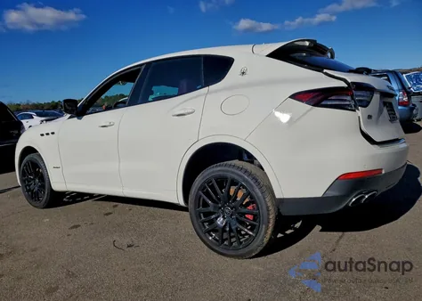 2021 Maserati Levante Sport z USA, uszkodzony, nr VIN ZN661XUS2MX372947